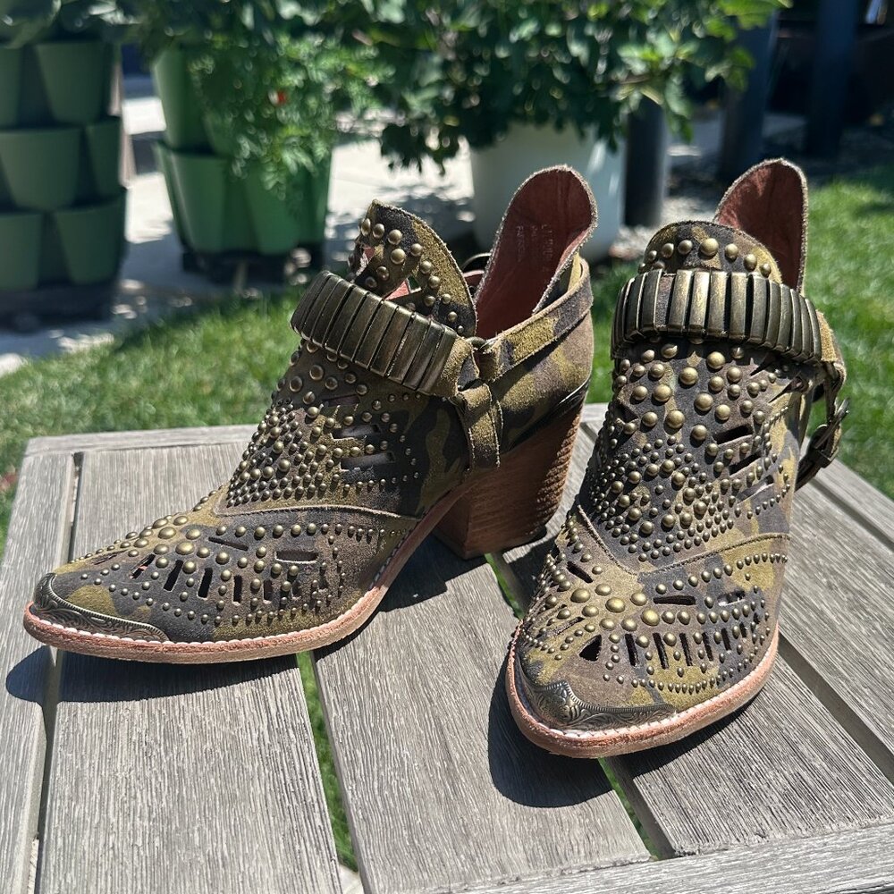 EUC Jeffrey Campbell Calhoun Camo Studded Booties